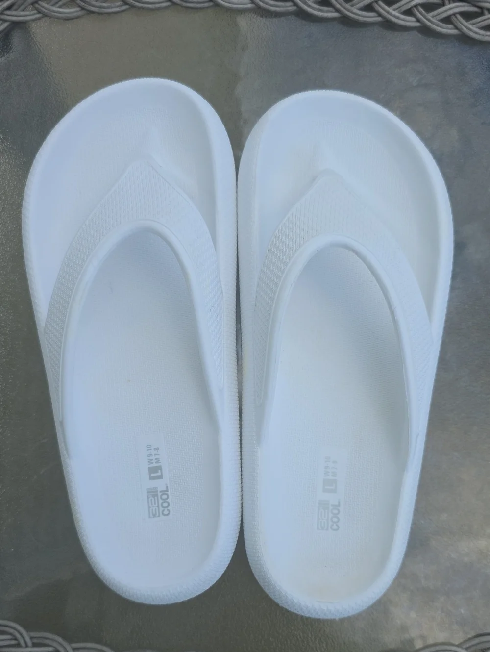 32° COOL White Flip Flop Slides